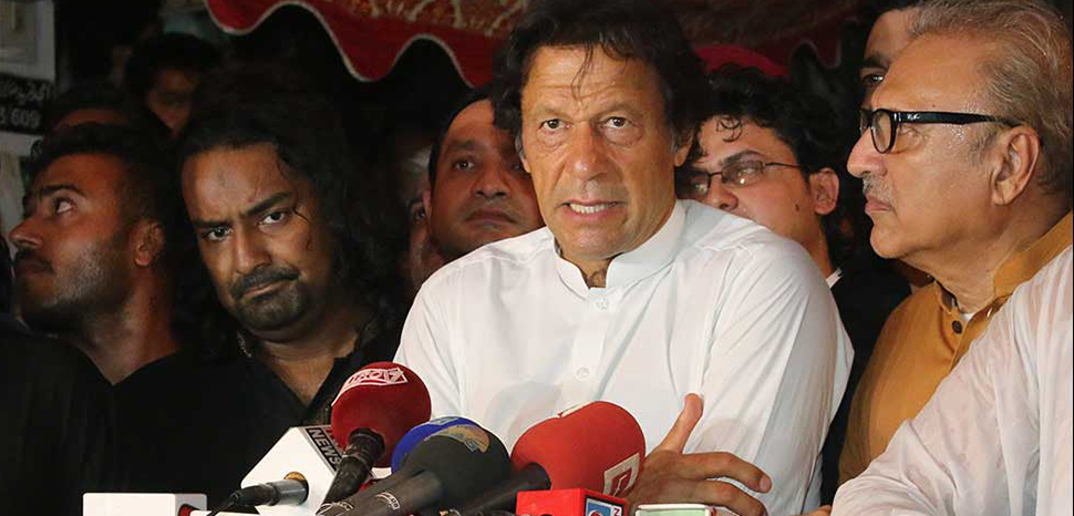 cc VOA, modified, https://commons.wikimedia.org/w/index.php?limit=500&offset=0&profile=default&search=Imran+Khan&title=Special:Search&ns0=1&ns6=1&ns12=1&ns14=1&ns100=1&ns106=1#/media/File:Imran_Khan_Arif_Alvi.jpg
