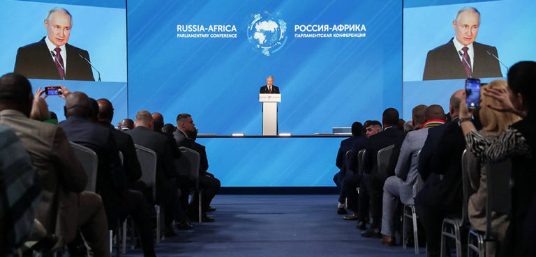cc State Duma of Russian Federation, modified, https://commons.wikimedia.org/wiki/File:Address_by_Vladimir_Putin_at_the_plenary_session_%E2%80%9CRussia-Africa_in_a_Multipolar_World%E2%80%9D,_20_March_2023.jpg