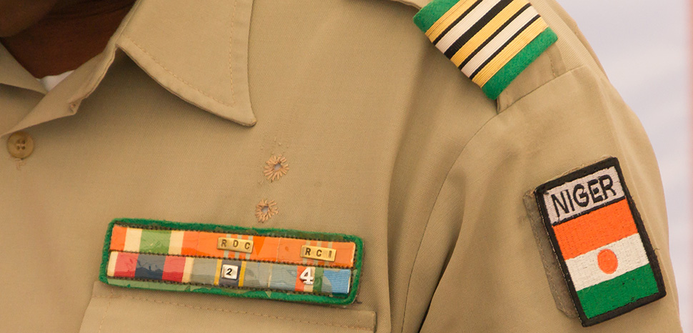 cc Jebulon, 2015; military details of colonel in Niger army, modified, https://commons.wikimedia.org/wiki/File:Detail_various_insignia_lieutenant_colonel_of_army_of_Niger.jpg