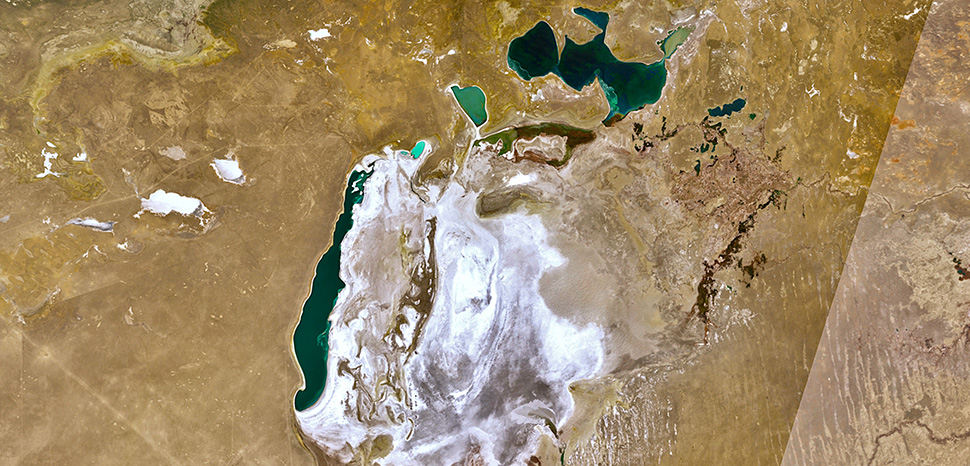 The rapidly-disappearing Aral Sea as seen from space; cc European Union, Copernicus Sentinel-3 imagery, modified, https://commons.wikimedia.org/wiki/File:Desertification_and_land_degradation_in_the_Aral_Sea_Region.jpg