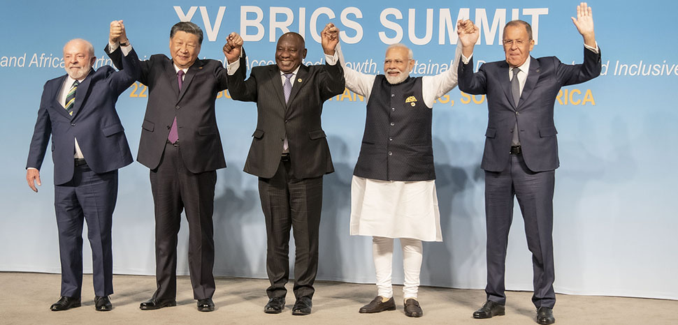 cc 15th Brics summit - https://commons.wikimedia.org/w/index.php?search=brics%20south%20africa%20summit&ns0=1&ns6=1&ns12=1&ns14=1&ns100=1&ns106=1#/media/File:XV_BRICS_Summit_family_photo.jpg, modified