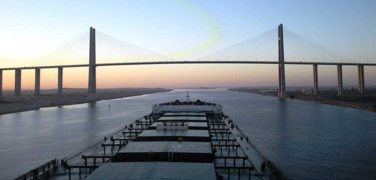 Suez canal, cc AashayBaindur, modified, https://en.m.wikipedia.org/wiki/File:Capesize_bulk_carrier_at_Suez_Canal_Bridge.JPG