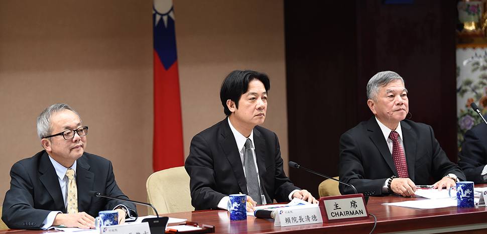 DPP Presidential Candidate William Lai; cc executive yuan, https://commons.wikimedia.org/w/index.php?search=William%20Lai%20%20taiwan&ns0=1&ns6=1&ns12=1&ns14=1&ns100=1&ns106=1#/media/File:William_Lai_and_Shen_Jong-chin_20170919.jpg, modified