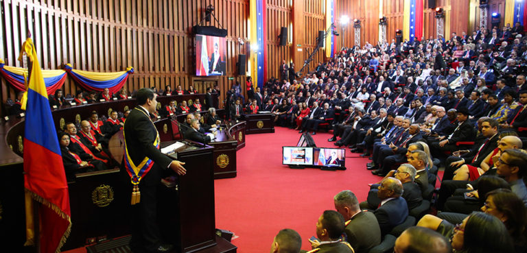 cc Presidencia El Salvador, modified, https://commons.wikimedia.org/w/index.php?limit=500&offset=0&profile=default&search=maduro&title=Special:Search&ns0=1&ns6=1&ns12=1&ns14=1&ns100=1&ns106=1#/media/File:The_TSJ_chamber_at_Maduro_2019_inauguration.jpg