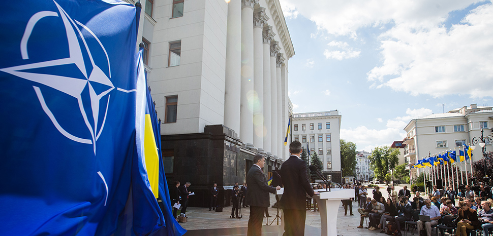 cc The Presidential Administration of Ukraine, modified, https://commons.wikimedia.org/wiki/File:Ukraine_%E2%80%93_NATO_Commission_chaired_by_Petro_Poroshenko_%282017-07-10%29_33.jpg
