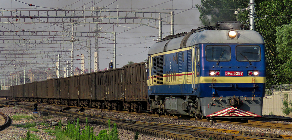 cc N509FZ, modified, https://commons.wikimedia.org/w/index.php?sort=last_edit_desc&search=freight+china+filetype%3Abitmap&title=Special%3ASearch&profile=advanced&fulltext=1&advancedSearch-current=%7B%22fields%22%3A%7B%22filetype%22%3A%22bitmap%22%7D%7D&ns0=1&ns6=1&ns12=1&ns14=1&ns100=1&ns106=1#/media/File:DF8B_5397@LXI_(20180630071028).jpg
