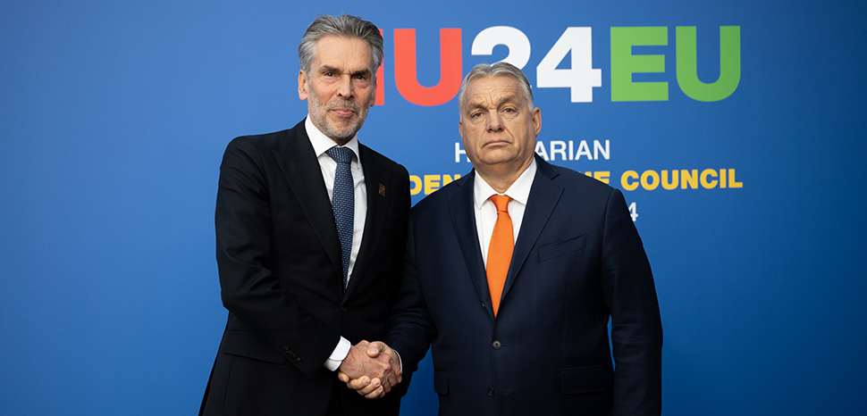                 cc European Union, modified, https://commons.wikimedia.org/wiki/File:Dick_Schoof_and_Viktor_Orb%C3%A1n_-_Informal_meeting_of_heads_of_state_or_government_-_November_2024.jpg / Miniszterelnöki Sajtóiroda / Benko Vivien Cher
              