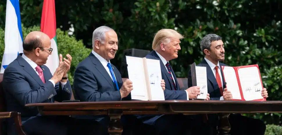 cc White House, modified, https://commons.wikimedia.org/wiki/File:President_Trump_and_The_First_Lady_Participate_in_an_Abraham_Accords_Signing_Ceremony_%2850345630003%29.jpg