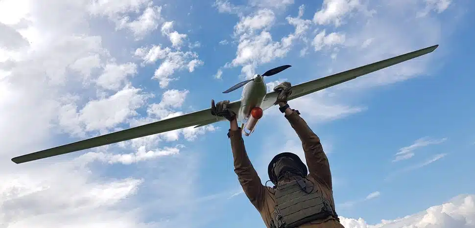 cc Maxim Subotin, modified, https://commons.wikimedia.org/wiki/File:PUNISHER_DRONE_held_by_Ukrainian_soldier.jpg