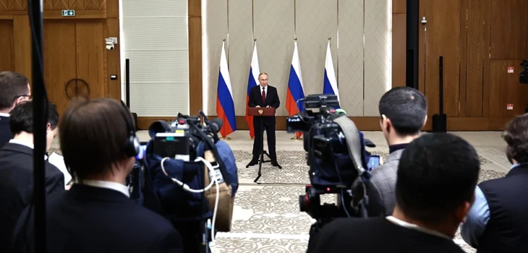 From Tehran to Moscow: The Walls Are Closing in on the Kremlin