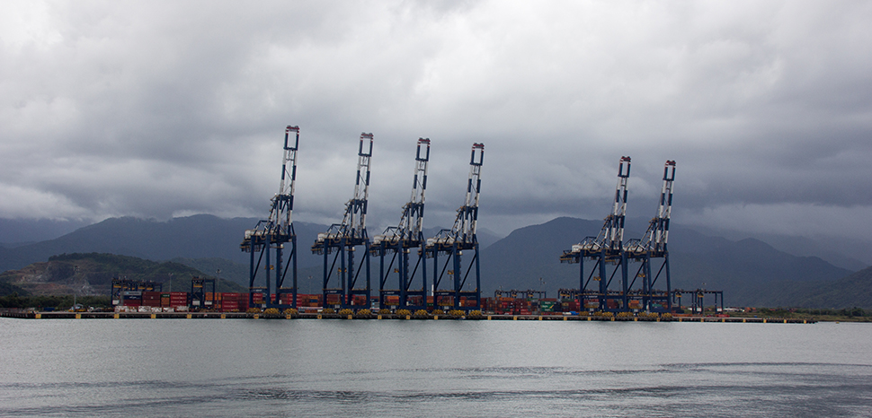 Photograph by Mike Peel (www.mikepeel.net)., modified. Originally from: https://commons.wikimedia.org/wiki/File:At_Santos,_Brazil_2017_105.jpg