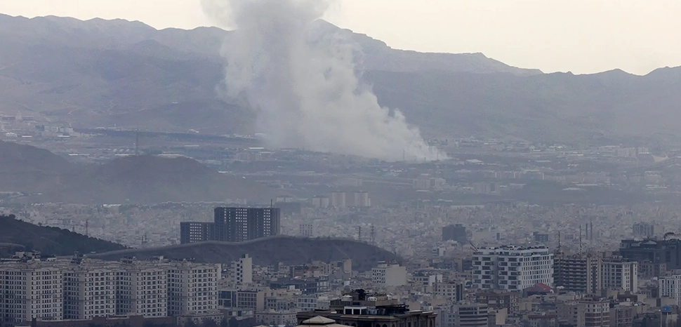 cc محمدعلی برنو, modified, https://commons.wikimedia.org/wiki/File:Tehran_-_The_Fourth_Day_of_War_11_Avash.webp