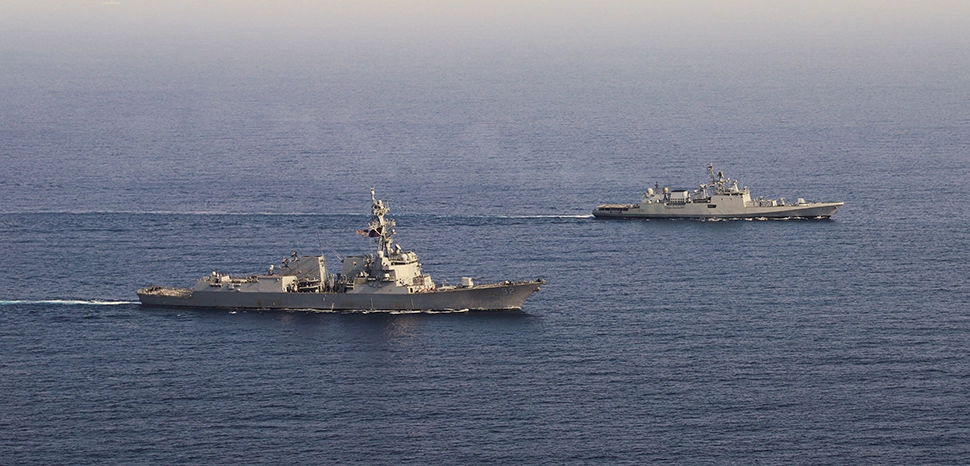 220427-N-TT059-2141 ARABIAN SEA (Apr. 27, 2022) The Arleigh Burke-class guided-missile destroyer USS Momsen (DDG 92) conducts a bilateral training exercise with the Indian Navy's guided-missile frigate INS Trishul (F 43). USS Momsen is assigned to Commander, Task Force 71/Destroyer Squadron (DESRON) 15, the Navy's largest forward-deployed DESRON and the U.S. 7th Fleet's principal surface force, and is underway supporting a free and open Indo-Pacific. - https://www.c7f.navy.mil/Media/News/Display/Article/3012951/uss-momsen-conducts-underway-operations-with-india-navy/