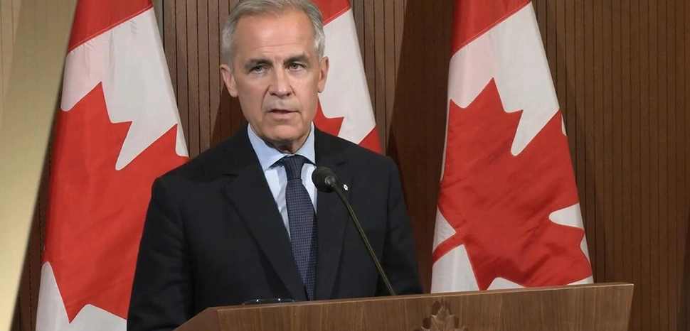 English: Screenshot of Prime Minister Mark Carney from a media availability following the Cabinet Planning Forum, modified, Prime Minister of Canada - https://commons.wikimedia.org/wiki/File:Mark_Carney_Remarks_following_the_Cabinet_Planning_Forum_2025_(6m37s)_(cropped_4-3).jpg